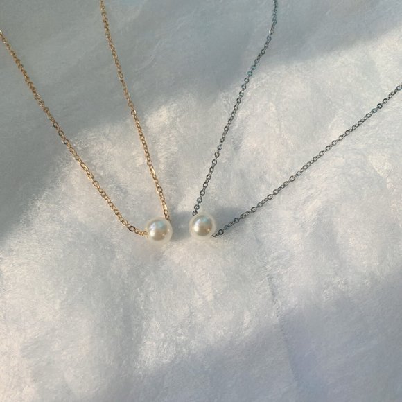 Single Pearl Necklace - Picture 3 of 4